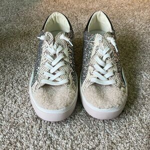 Dolce vita Sherpa and sequin shoes